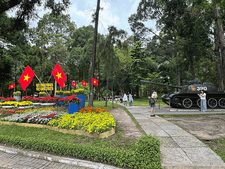 統一会堂の戦車