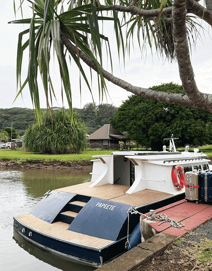 タヒチ旅行記 Le TAHAA の専用ボードで移動です