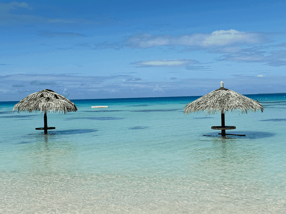 朝のハヴァイキのビーチ