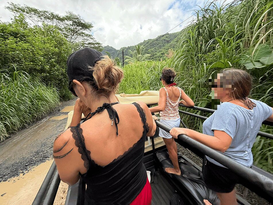  4WDでPapenoo Valley へ